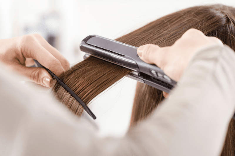 החלקת שיער מקצועית - כל מה שאת חייבת לדעת על החלקת שיער לאחר צביעה